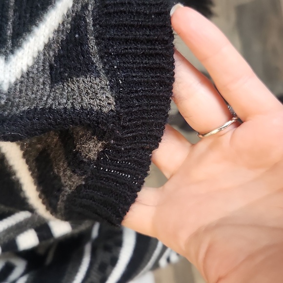 Black And Gray Poncho Size Small By Belle Du‎ Jour - Picture 5 of 7